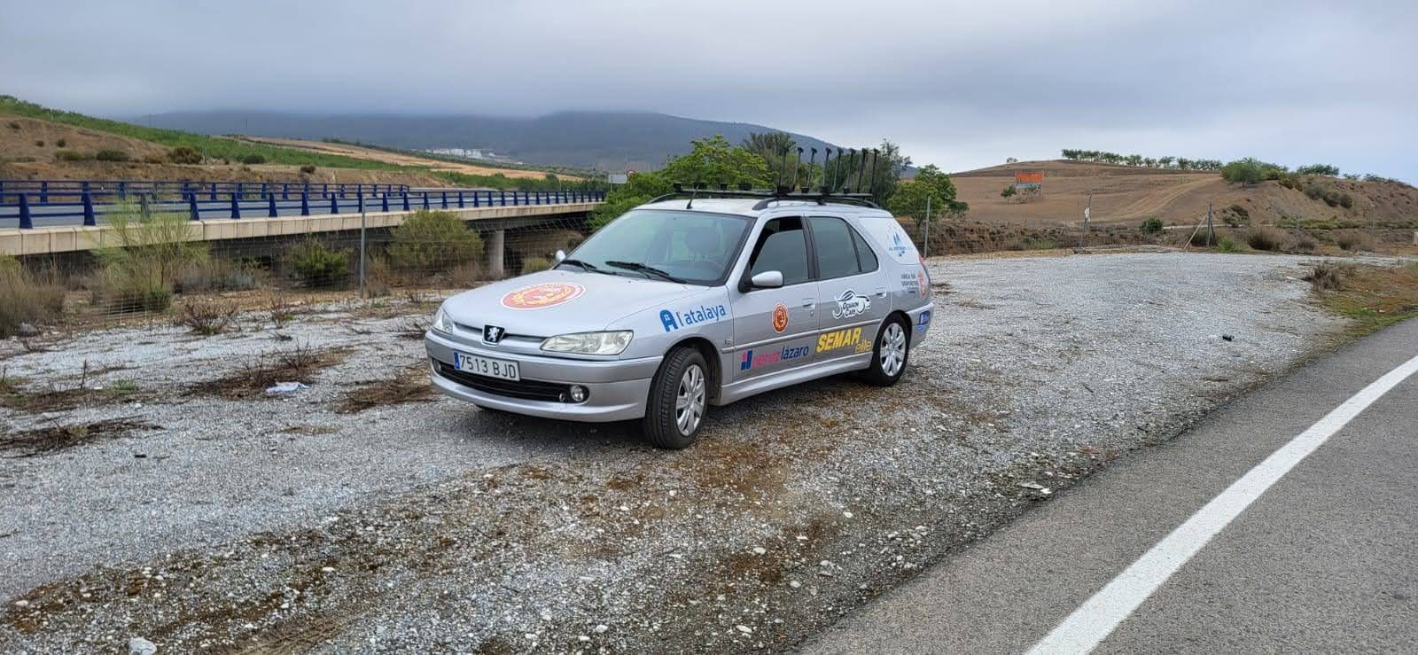 Coche de asistencia con los patrocinadores